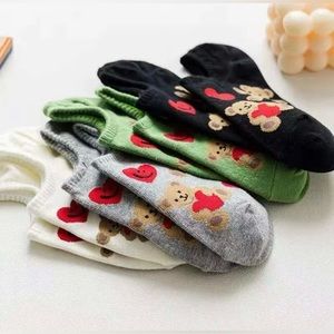 4 Pairs of Ladies Socks